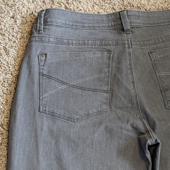 Lee Perfect Fit Bootcut Jeans - Picture 7 of 11